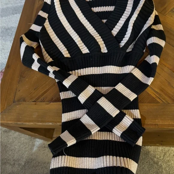INC black and gold knit spandex body hugging striped sweater size large L - Picture 7 of 8